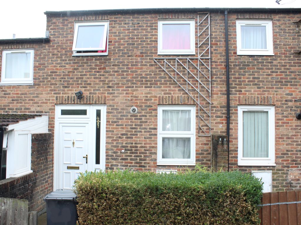 2 bed terraced house for sale in Bracknell Close, London N22, £449,995