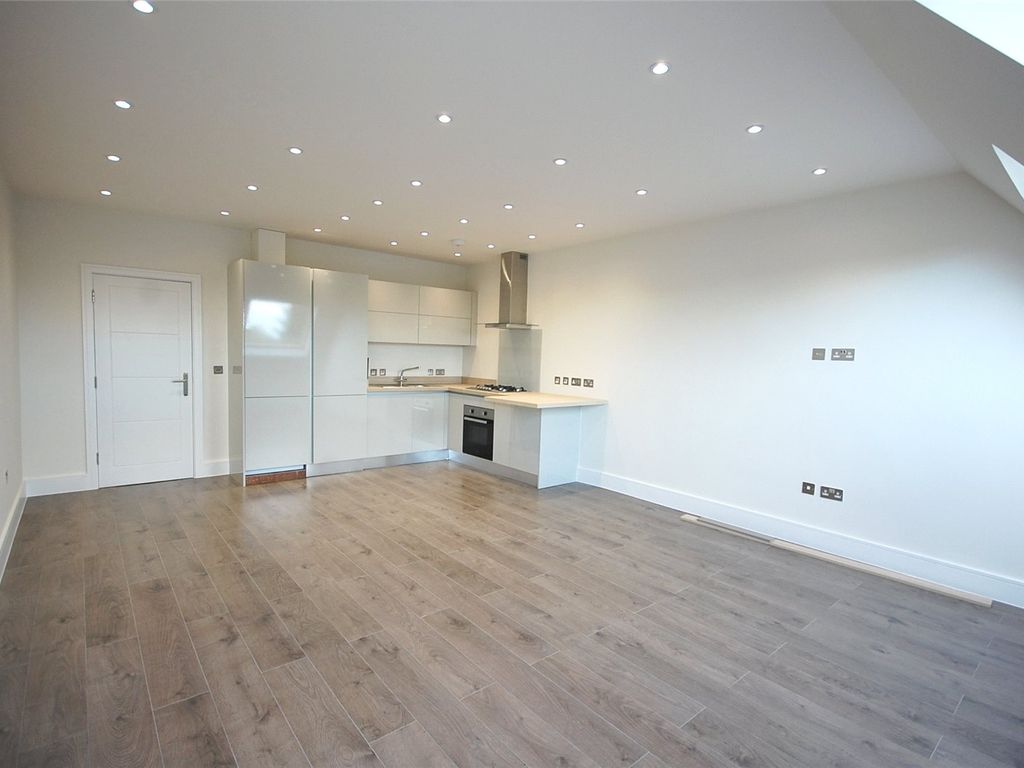 2 bed flat to rent in Woodside Park Road, London N12, £2,000 pcm