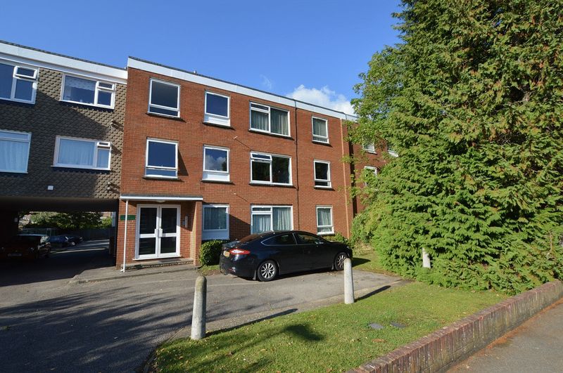 2 bed flat to rent in Devonshire Road, Pinner HA5, £1,500 pcm