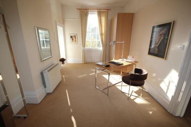 1 bed flat to rent in The Park, Cheltenham GL50, £1,350 pcm