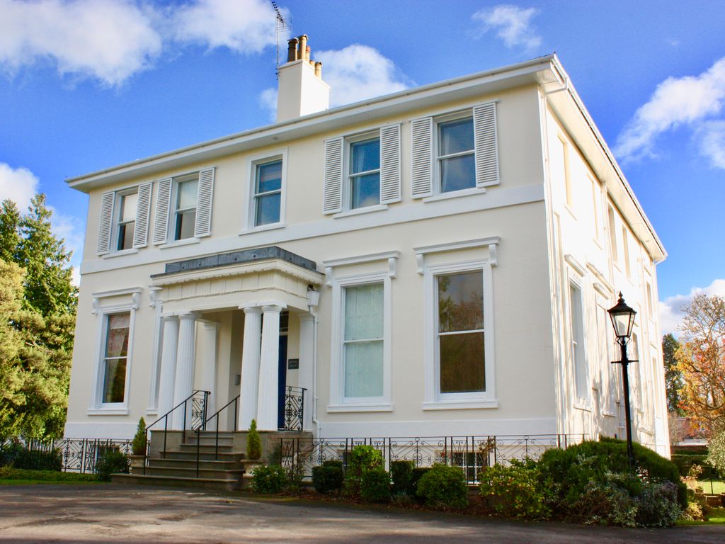 1 bed flat to rent in The Park, Cheltenham GL50, £1,350 pcm