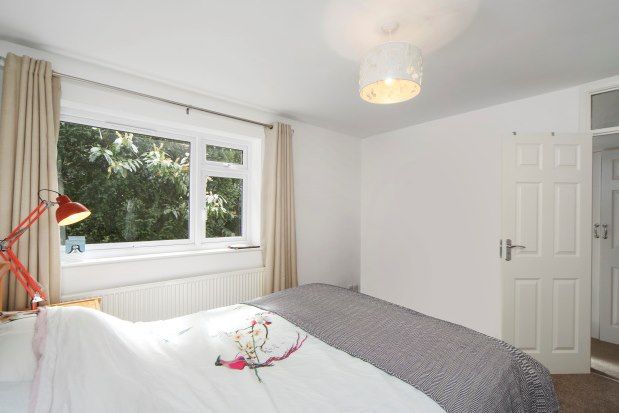 2 bed flat to rent in Coniston Court, Weybridge KT13, £1,600 pcm