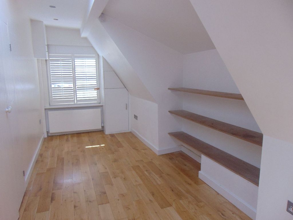 2 bed flat for sale in Brixton Road, Brixton, London SW9, £522,500