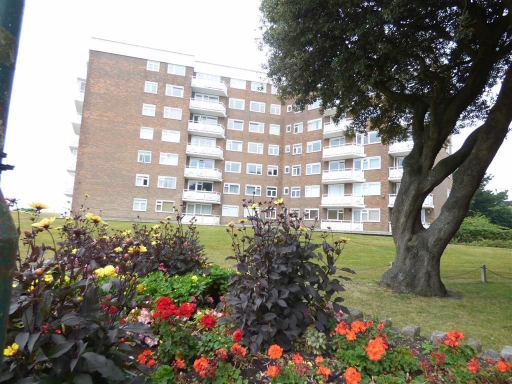 2 bed flat to rent in Grove Road, Bournemouth BH1, £1,395 pcm
