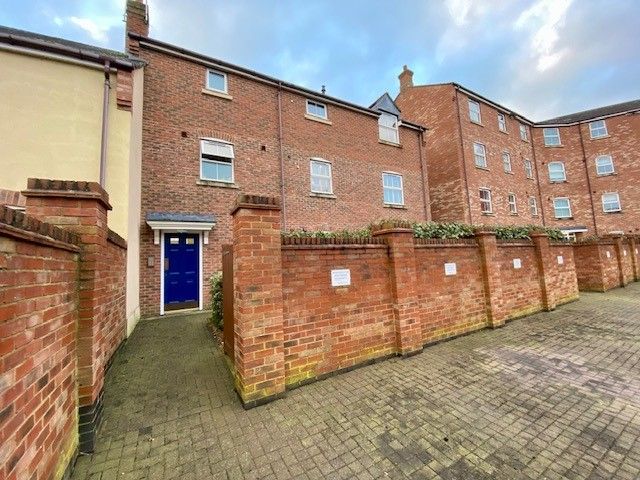 2 bed flat to rent in Crowell Mews, Fairford Leys, Aylesbury HP19, £1,150 pcm