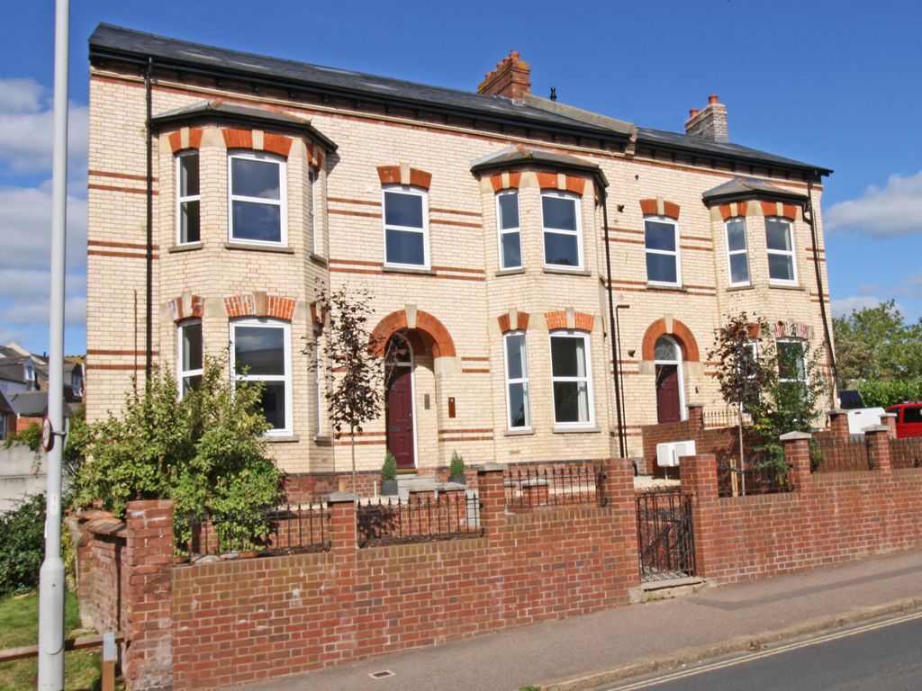 2 bed flat to rent in Magdalen Road, Exeter, Devon EX2, £1,200 pcm