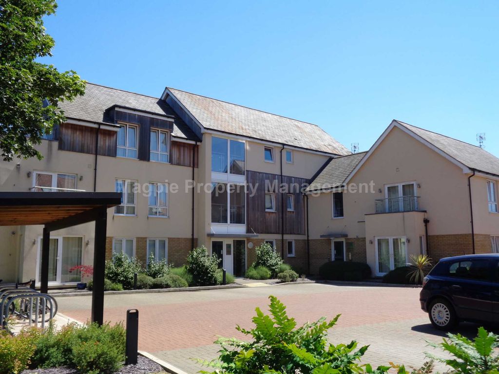 2 bed flat to rent in Abbey Gardens, Dovehouse Close, St Neots PE19, £1,050 pcm
