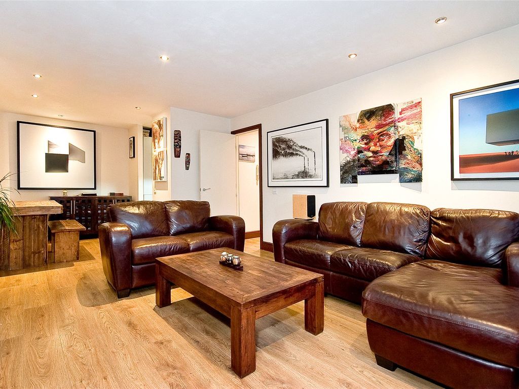 2 bed flat for sale in Assam Street, London E1, £595,000