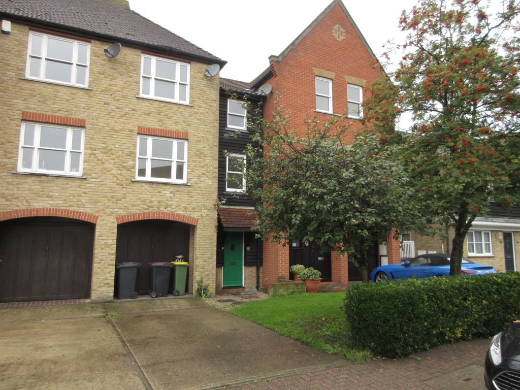 2 bed town house to rent in Millview Meadows, Rochford SS4, £1,450 pcm