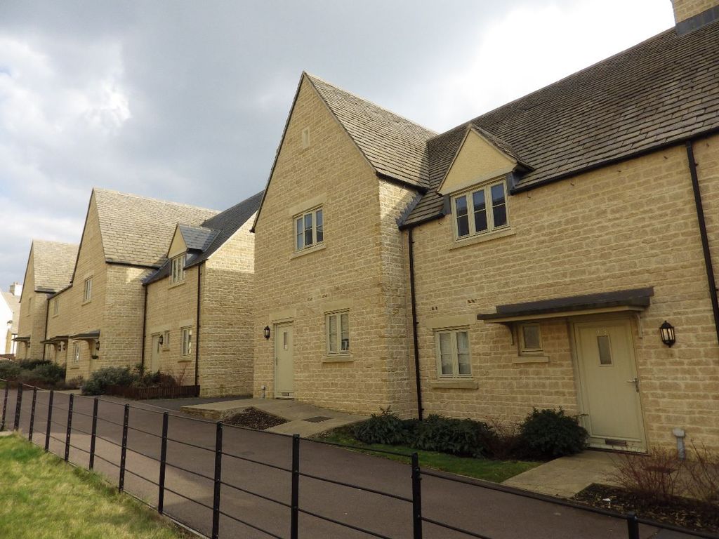 2 bed end terrace house to rent in Peckham Walk, Cirencester GL7, £1,150 pcm