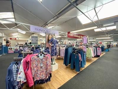 Retail premises to let in Studley Grange Farm, Swindon, Wiltshire SN4, £5,000 pa