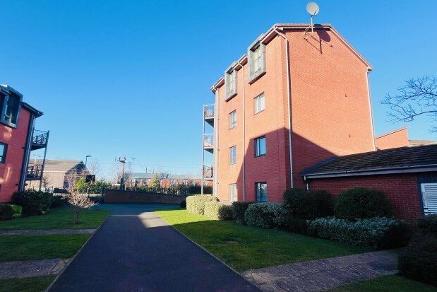 2 bed flat to rent in Pear Tree Close, Lichfield WS14, £995 pcm