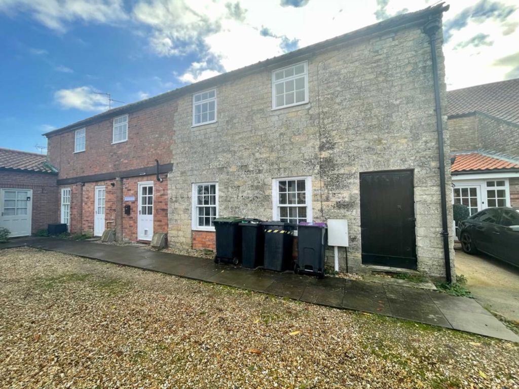 4 bed parking/garage to rent in The Coach House, High Street, Coleby LN5, £1,000 pcm