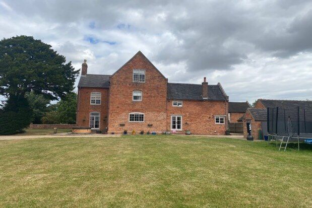 5 bed property to rent in Dunnimere Farm, Tamworth B79, £2,995 pcm