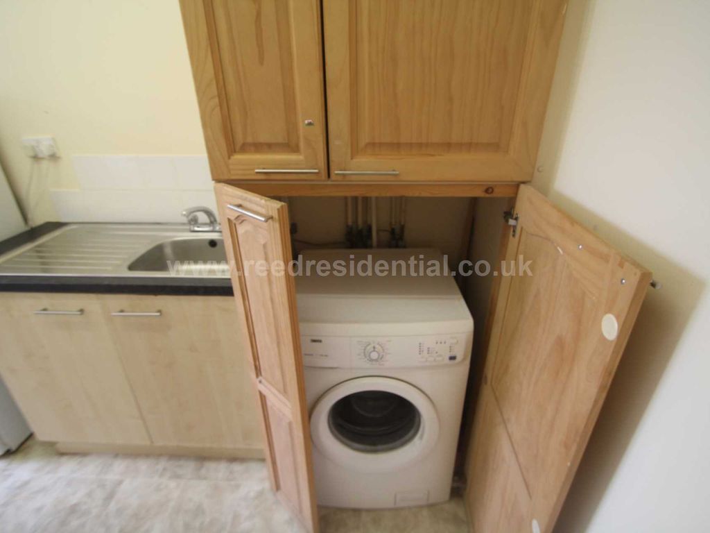 2 bed flat to rent in Exeter Road, Selly Oak B29, £968 pcm