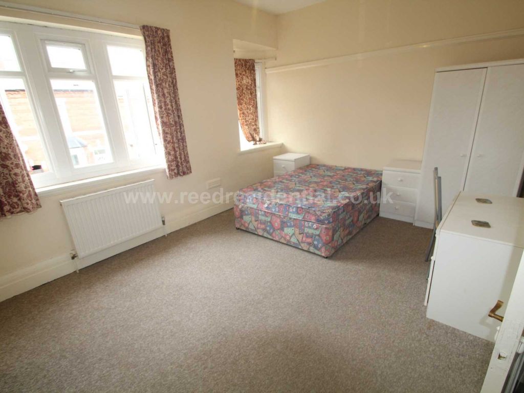 2 bed flat to rent in Exeter Road, Selly Oak B29, £968 pcm