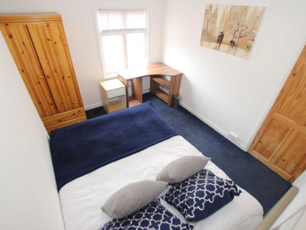 Room to rent in Kings Road, Caversham, Reading RG4, £625 pcm
