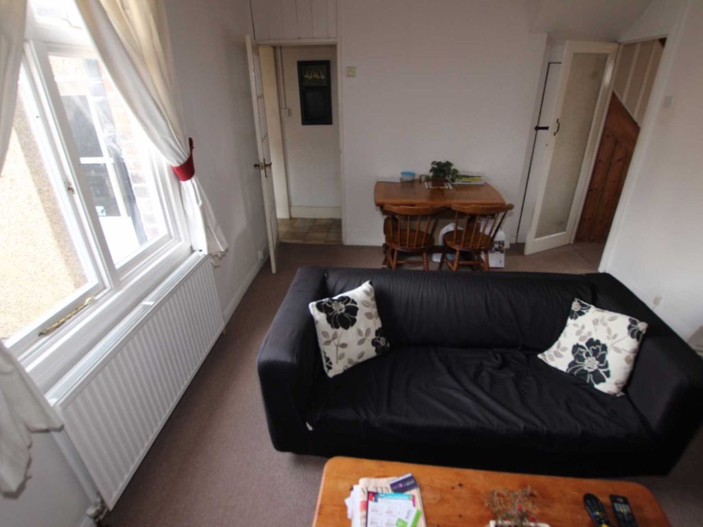 Room to rent in Kings Road, Caversham, Reading RG4, £625 pcm