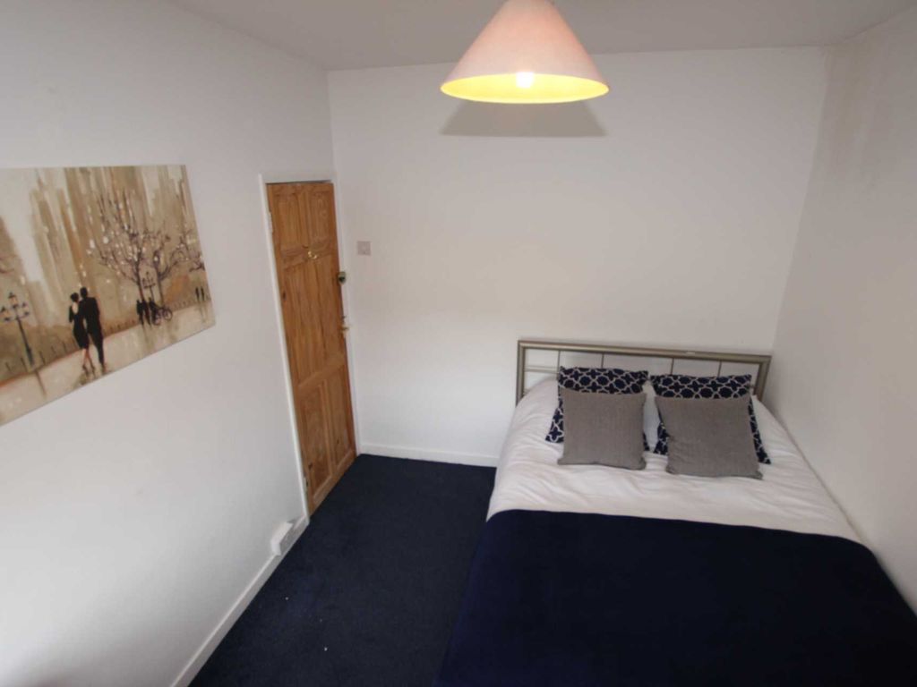 Room to rent in Kings Road, Caversham, Reading RG4, £625 pcm