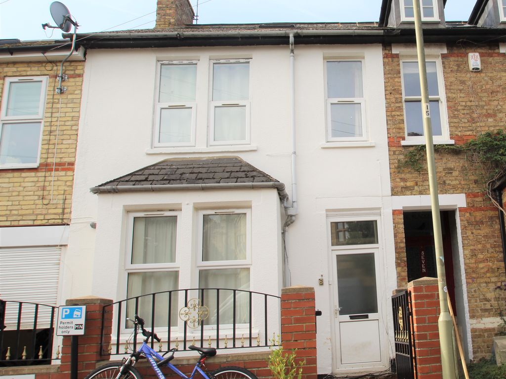 5 bed terraced house to rent in St Mary