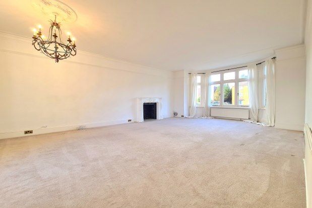 2 bed flat to rent in Glencoe, Bromley BR2, £1,750 pcm