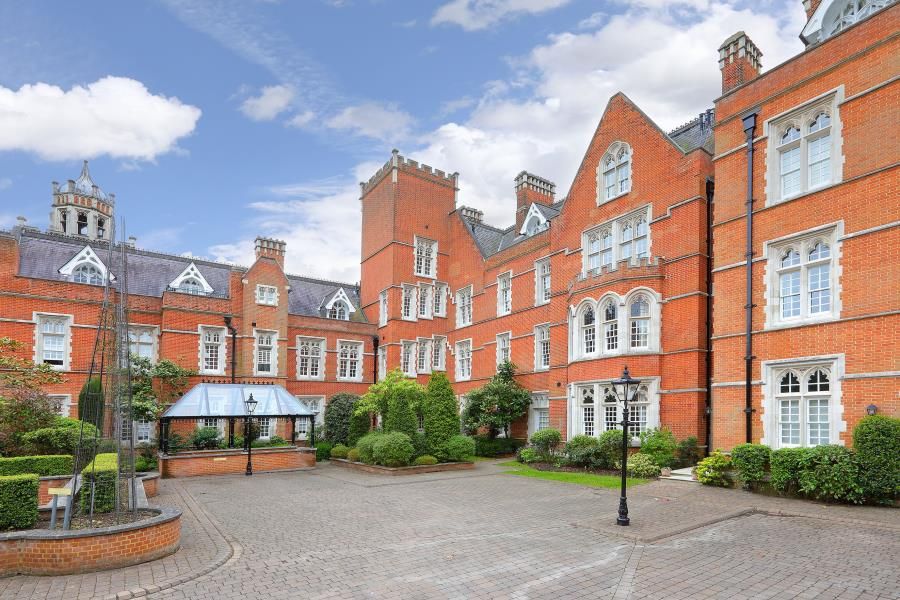 3 bed town house to rent in Holloway Drive, Virginia Water GU25, £6,000 pcm