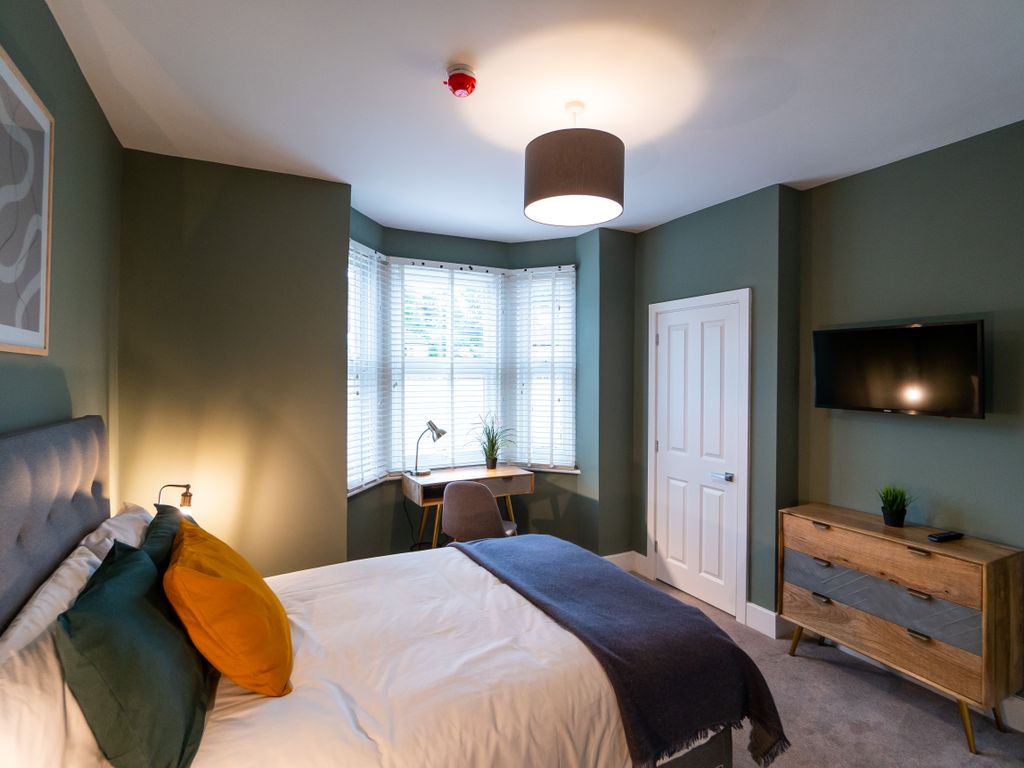Room to rent in Hemdean Road, Caversham, Reading RG4, £895 pcm