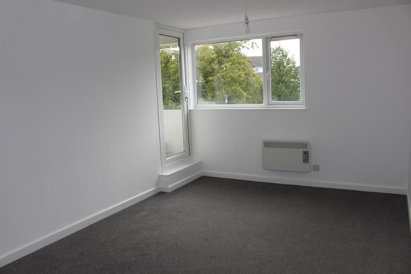 2 bed flat to rent in Kimbolton Court, Kimbolton Road, Bedford MK40, £995 pcm