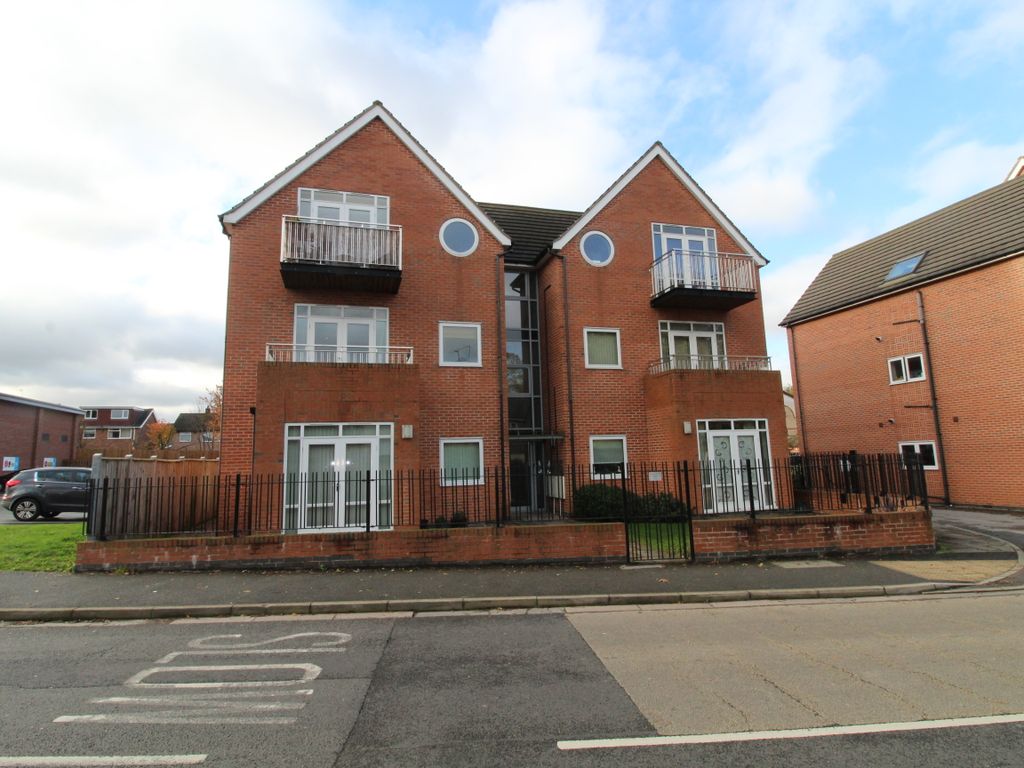 2 bed flat to rent in Brook Chase Mews, Bramcote Lane, Chilwell NG9, £900 pcm