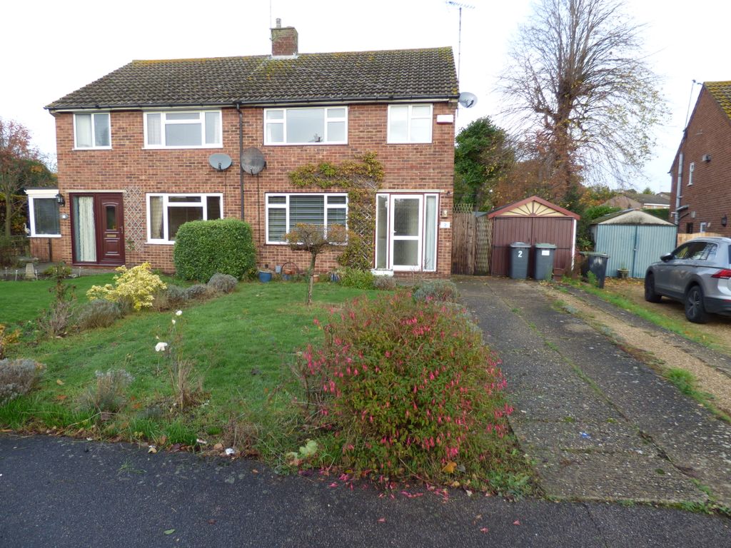 3 bed semi-detached house to rent in Chestnut Close, Ampthill MK45, £1,375 pcm