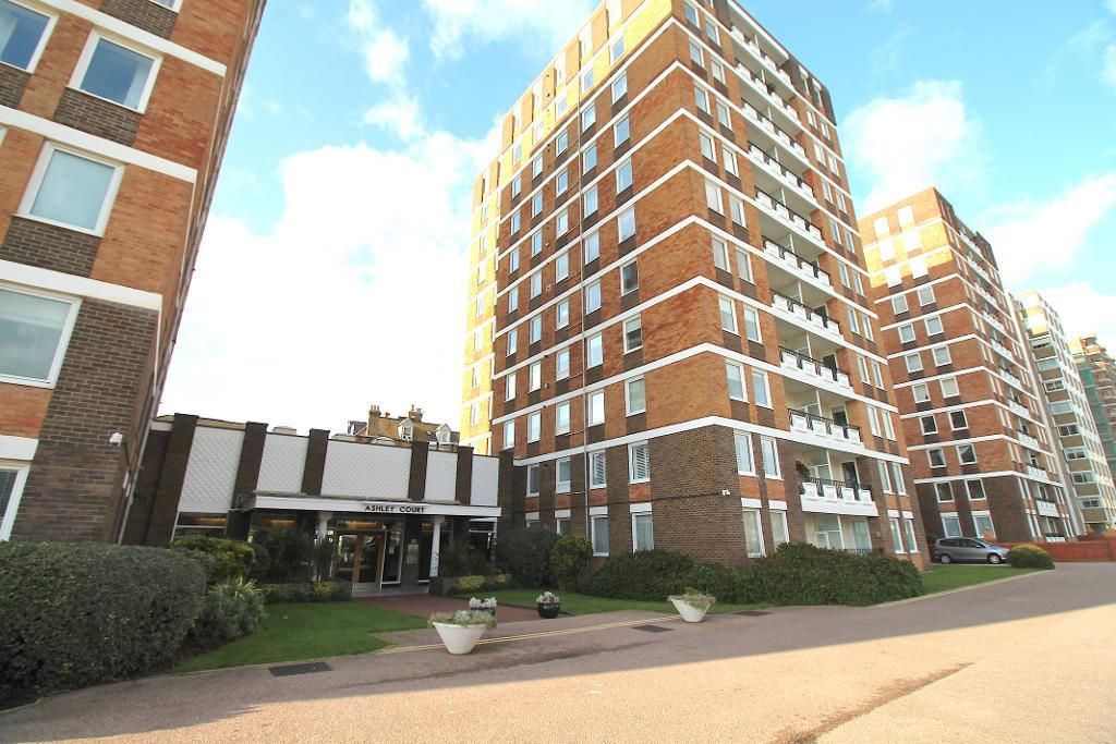 3 bed flat to rent in Ashley Court, Grand Avenue, Hove, East Sussex BN3, £2,850 pcm