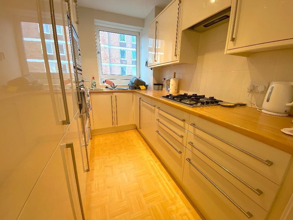 3 bed flat to rent in Ashley Court, Grand Avenue, Hove, East Sussex BN3, £2,850 pcm