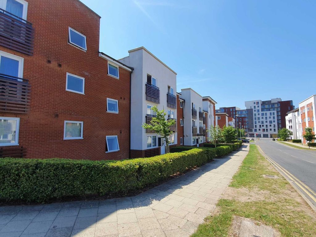 2 bed flat to rent in Pownall Road, Ipswich IP3, £825 pcm