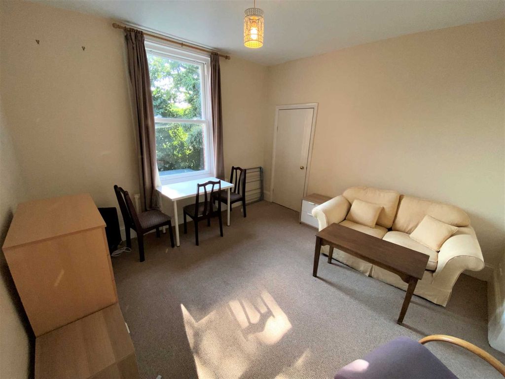 2 bed flat to rent in St Thomas Hill, Canterbury CT2, £1,150 pcm