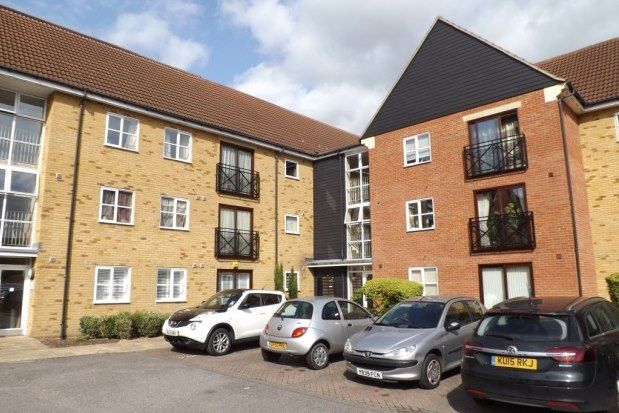 2 bed flat to rent in Trelawney Place, Grays RM16, £1,300 pcm