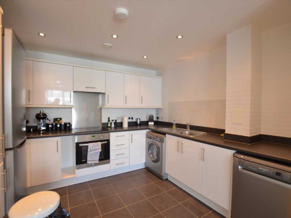 3 bed flat to rent in Frost Court, Salk Close, Colindale NW9, £2,400 pcm