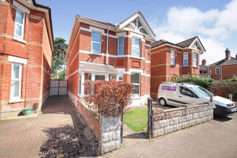 6 bed detached house to rent in Osborne Road, Winton, Bournemouth BH9, £3,300 pcm