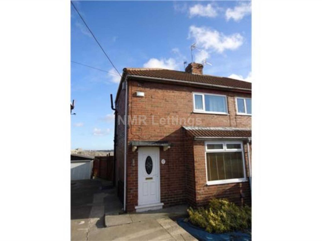 2 bed semi-detached house to rent in Cleves Avenue, Ferryhill DL17, £545 pcm