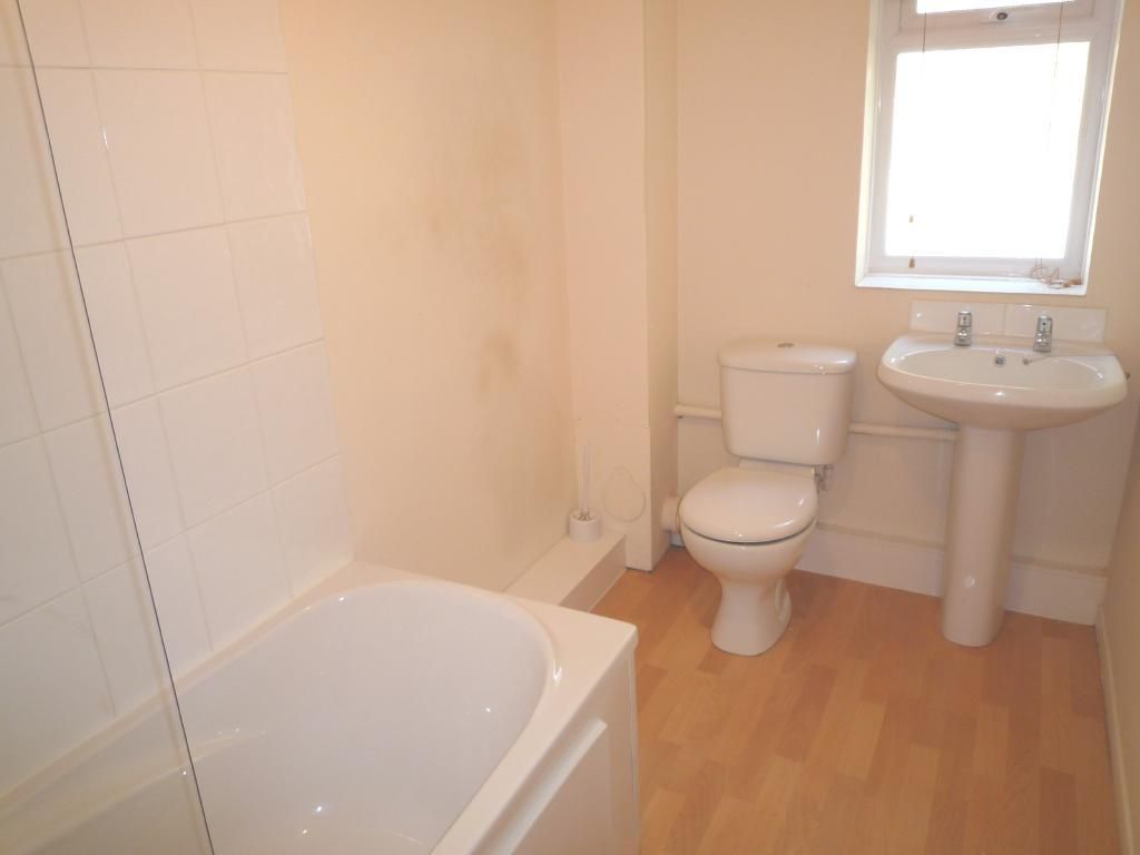2 bed flat to rent in Grovelands, Thorpe Road, Peterborough PE3, £900 pcm
