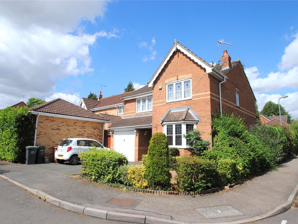 4 bed detached house for sale in Edinburgh Drive, Abbots Langley WD5, £799,950