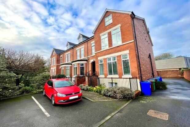 2 bed flat to rent in 26 Whitelow Road, Manchester M21, £995 pcm