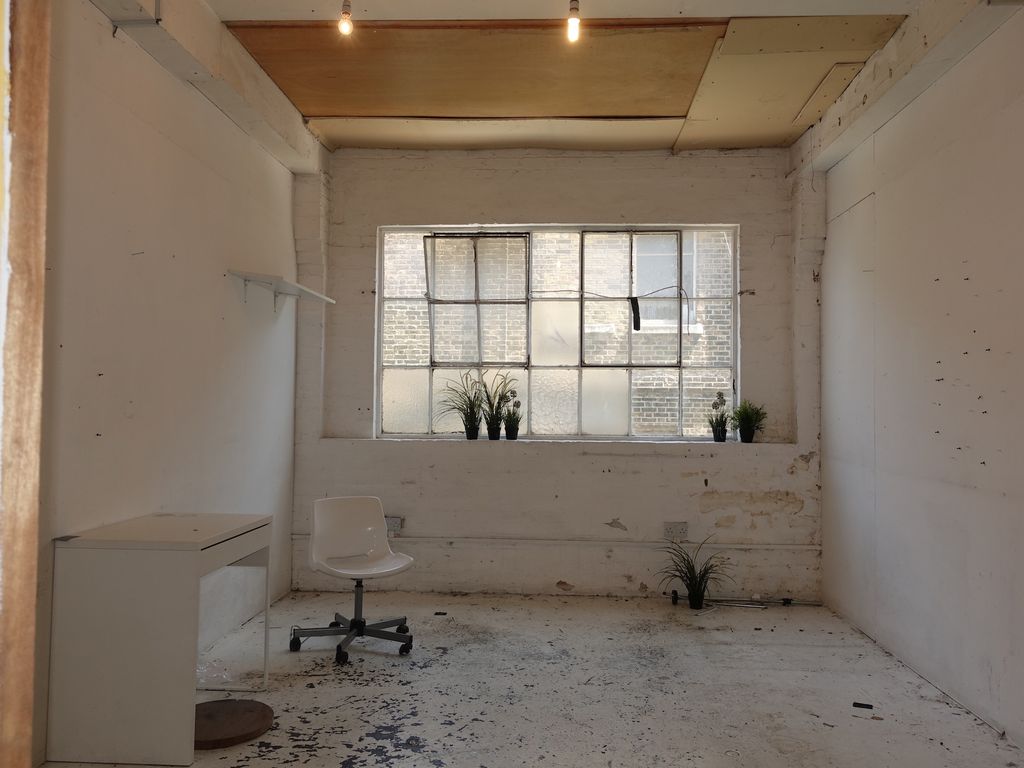 Office to let in Dalston Lane, Hackney E8, £4,800 pa