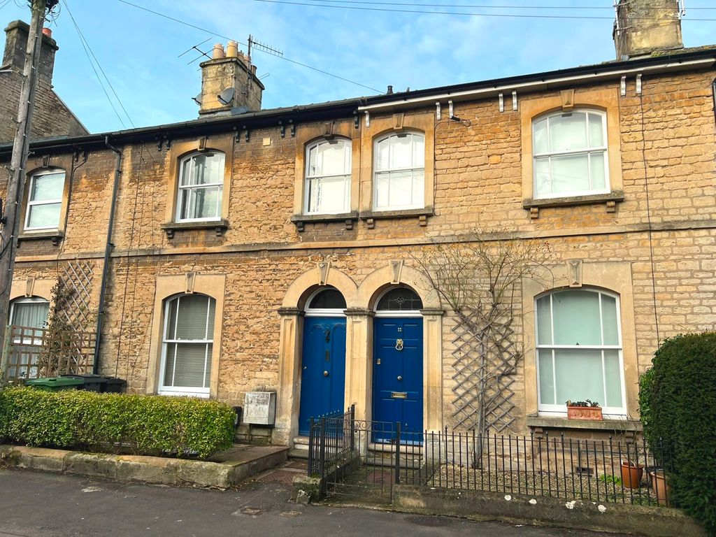3 bed terraced house to rent in Queen Street, Cirencester GL7, £1,650 pcm