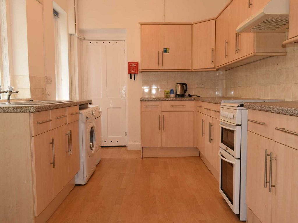 5 bed terraced house to rent in Oldfield Place, Lower Oldfield Park BA2, £2,875 pcm