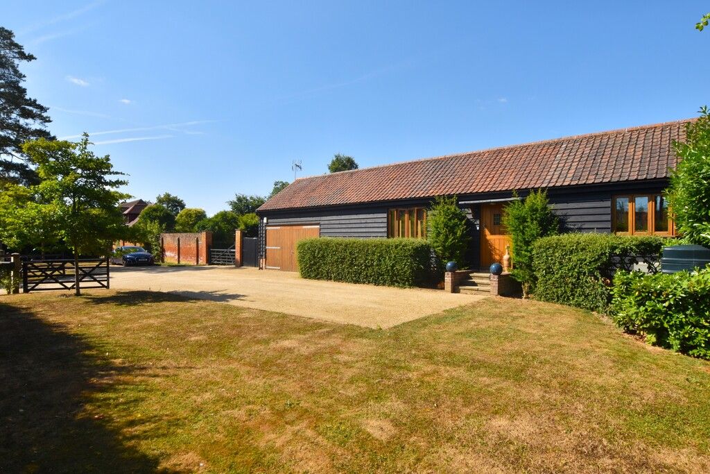 5 bed barn conversion to rent in Canfield Road, Takeley, Bishop's Stortford CM22, £3,500 pcm