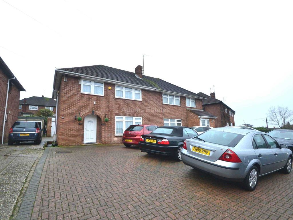 4 bed semi-detached house to rent in Whitley Wood Road, Reading RG2, £1,900 pcm