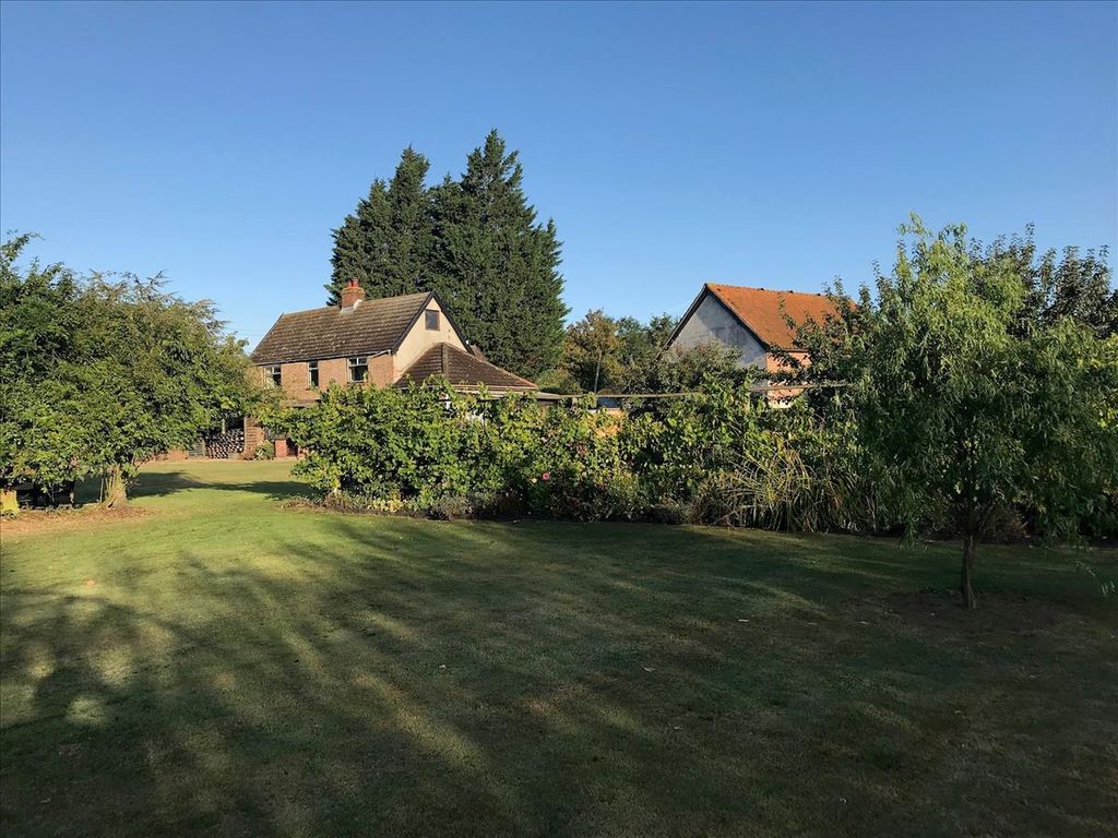 3 bed detached house for sale in Common Road, Bressingham, Diss, Norfolk IP22, £600,000