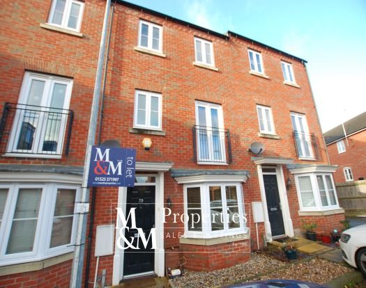 4 bed town house to rent in Sandpiper Way, Leighton Buzzard LU7, £1,400 pcm