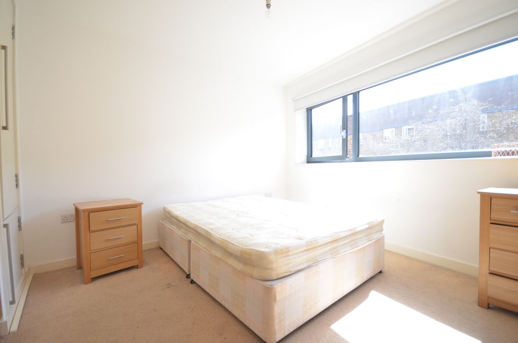 1 bed flat to rent in Blue Anchor Lane, London SE16, £1,650 pcm