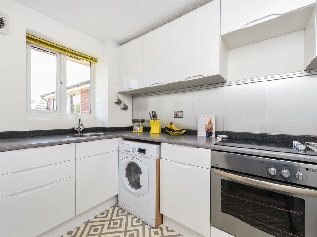 1 bed flat to rent in Bernard Ashley Drive, 7Ub SE7, £1,450 pcm